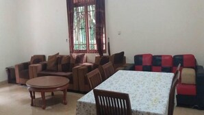تلفزيون بشاشة مسطحة