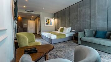 Premium-huone, kaupunkinäköala | 3 makuuhuonetta, minibaari, tallelokero huoneessa, pimennysverhot