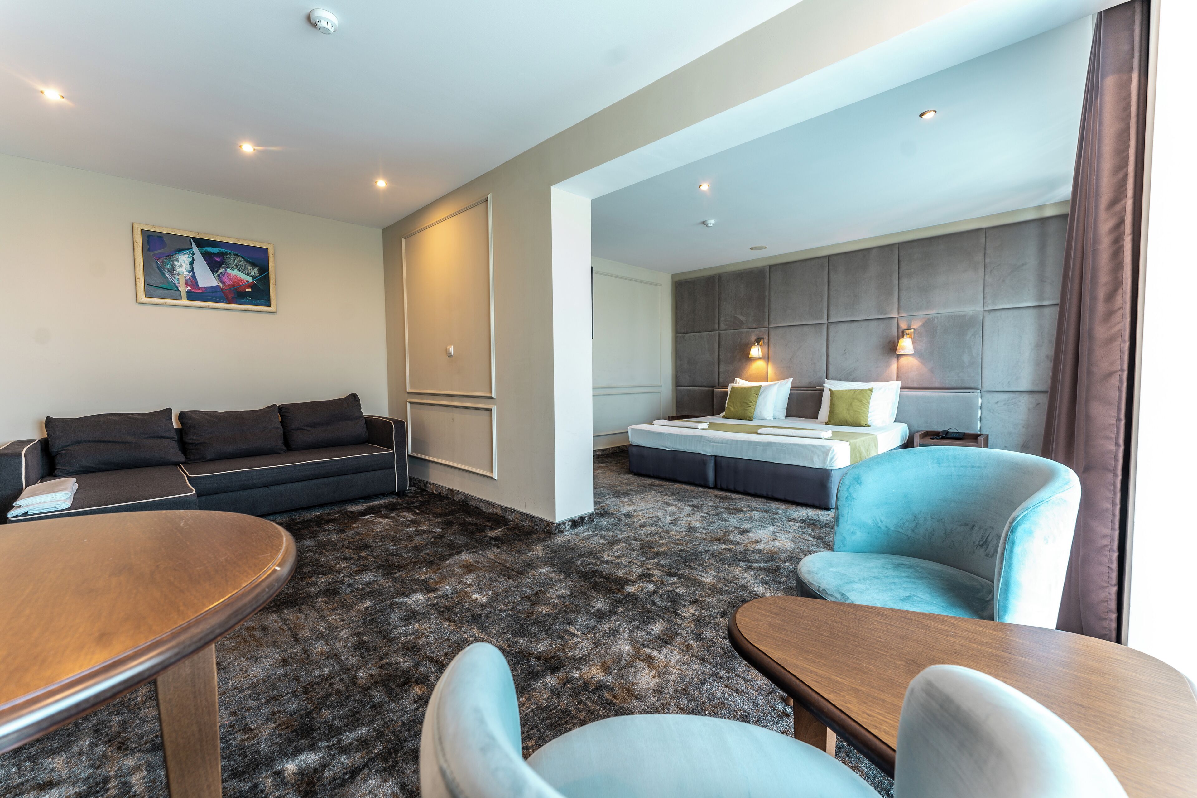 junior suite, accessible | 3 bedrooms, minibar, in-room safe, blackout curtains