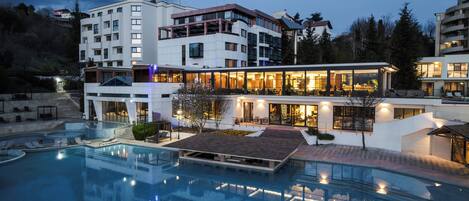 Vista frontal de la propiedad