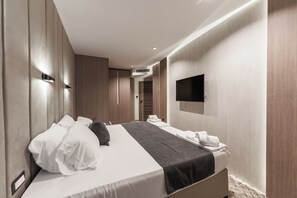 Villa, vue piscine | Minibar, coffres-forts dans les chambres, rideaux occultants