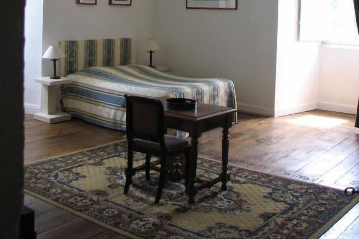 Wi-Fi gratuit, décoration personnalisée, ameublement personnalisé