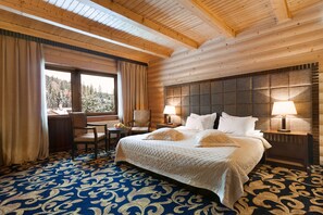 Dobbeltrom – deluxe | Safe på rommet, blendingsgardiner, lydisolert og strykejern/-brett