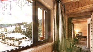 Classic Suite | In-room safe, blackout drapes, soundproofing - Villa Buko (Bukovel)