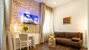 Deluxe Double Room (Extra Bed) | 고급 침구, 메모리폼 침대, 미니바, 객실 내 금고