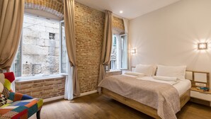 Deluxe Double Room | 고급 침구, 메모리폼 침대, 미니바, 객실 내 금고