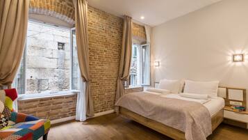 Ropa de cama de alta calidad, colchones con efecto memoria y minibar