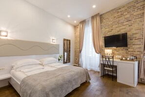 Deluxe Double Room (Extra Bed) | Ylelliset vuodevaatteet, memory foam -patjalliset sängyt, minibaari