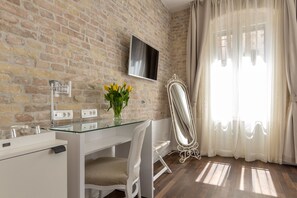 Deluxe Double Room | 高档床上用品、记忆海绵床垫、迷你吧、客房内保险箱