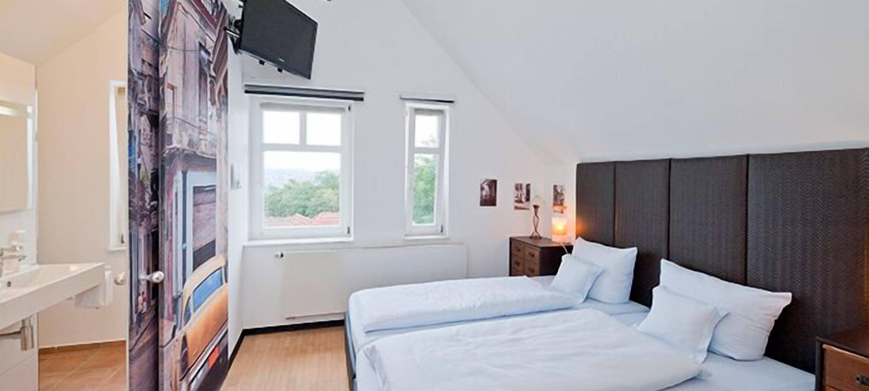 double room | minibar, individually decorated, individually furnished, desk