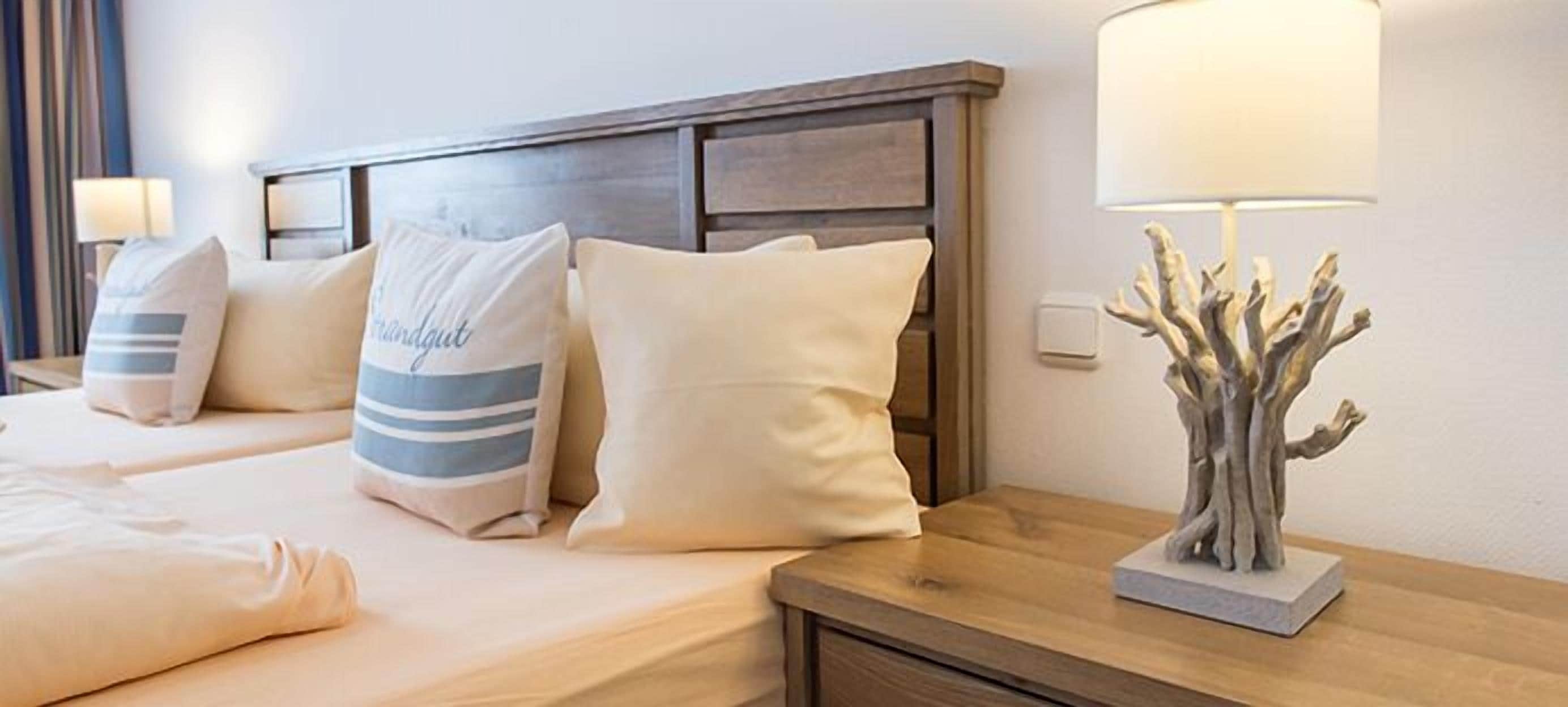 double room | minibar, individually decorated, individually furnished, desk