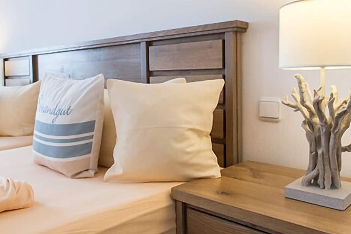 double room | minibar, individually decorated, individually furnished, desk