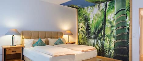 Minibar, individually decorated, individually furnished, desk