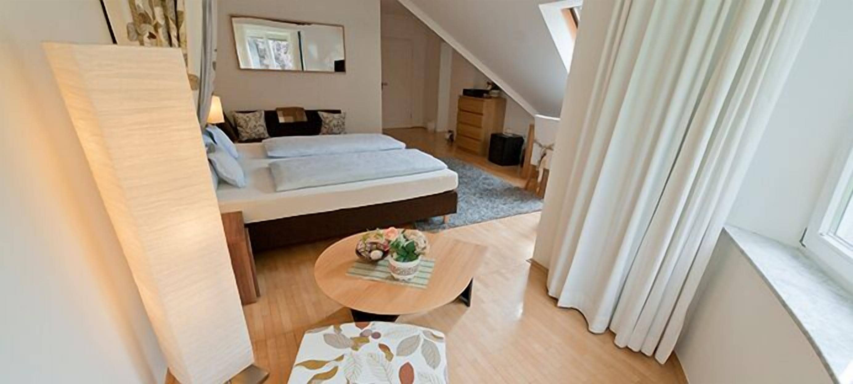 junior suite | minibar, individually decorated, individually furnished, desk