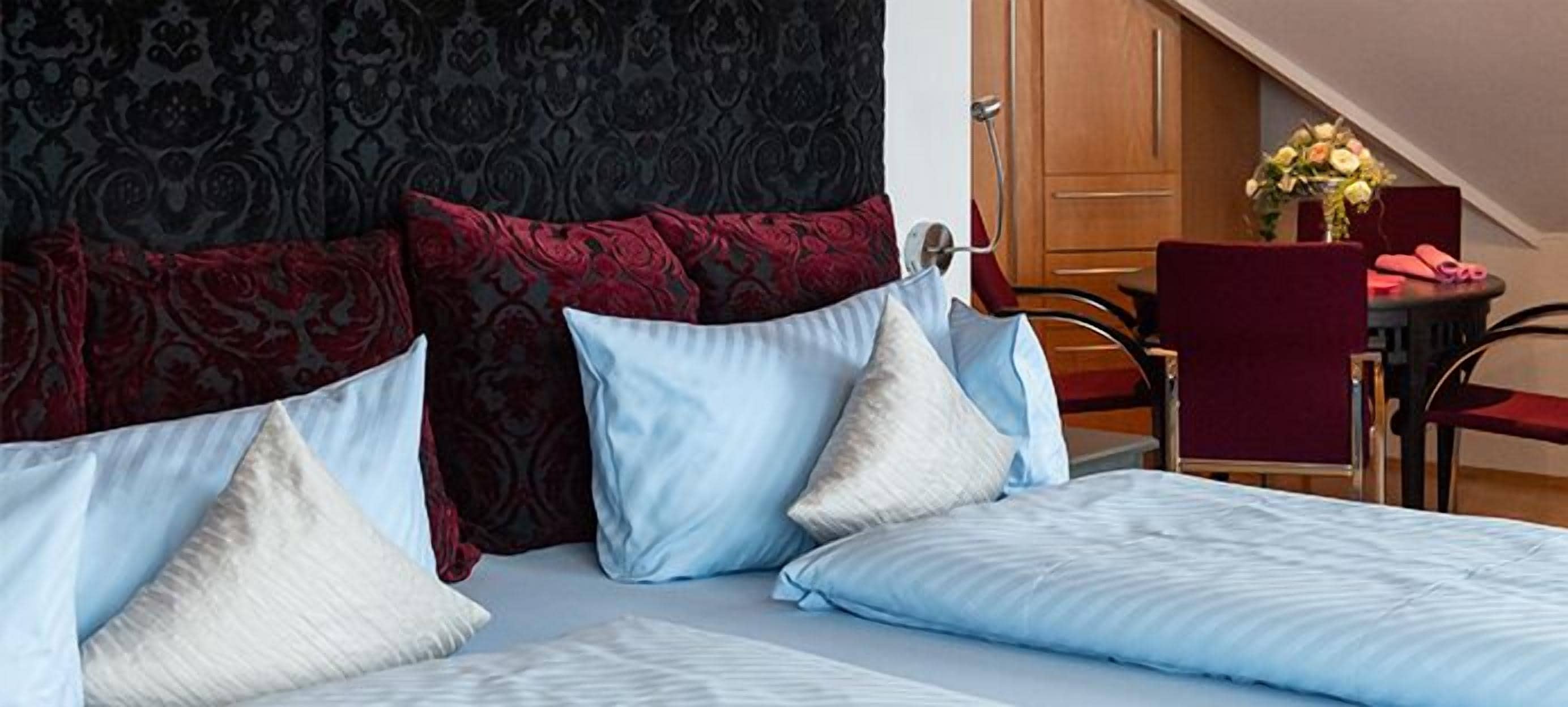 junior suite | minibar, individually decorated, individually furnished, desk