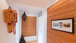 A hallway with a wooden wall, a framed picture, and a hanging bag. - Hotelpension Vitalis (Bad Hersfeld)