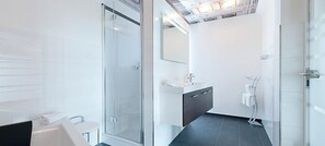 Suite junior | Baño | Secador de pelo y toallas