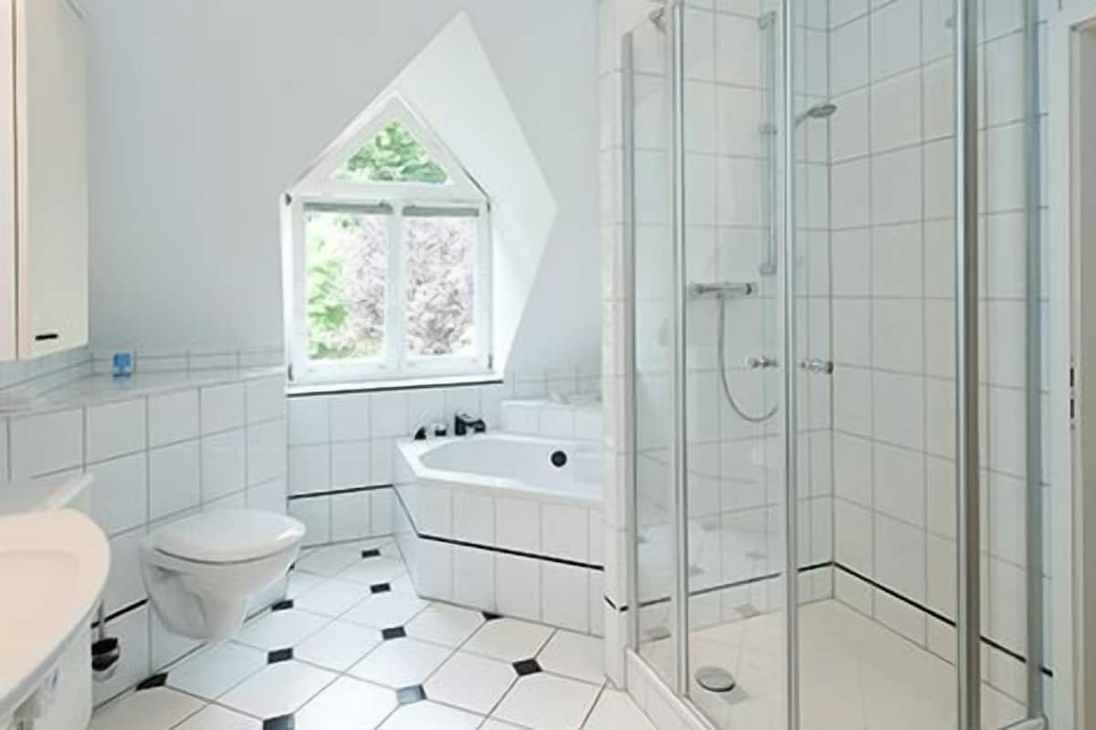 junior suite | bathroom | hair dryer, towels