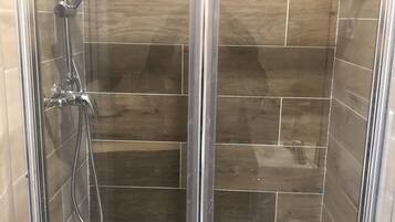 Studio | Bathroom shower