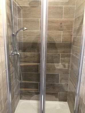 Studio | Douche de la salle de bain