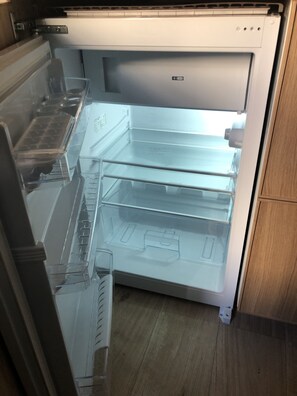 Studio | Coin cuisine privé | Réfrigérateur, micro-ondes, plaque de cuisson, machine à expresso