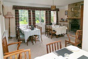 Komplett frokost hver dag (GBP 10 per person)