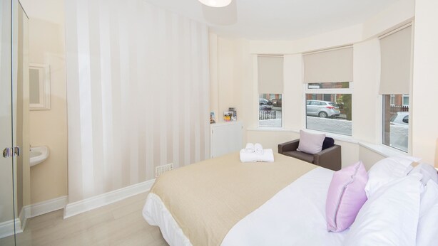 House, Private Bathroom (5 Bed) - Titanic Adelaide (Belfast)