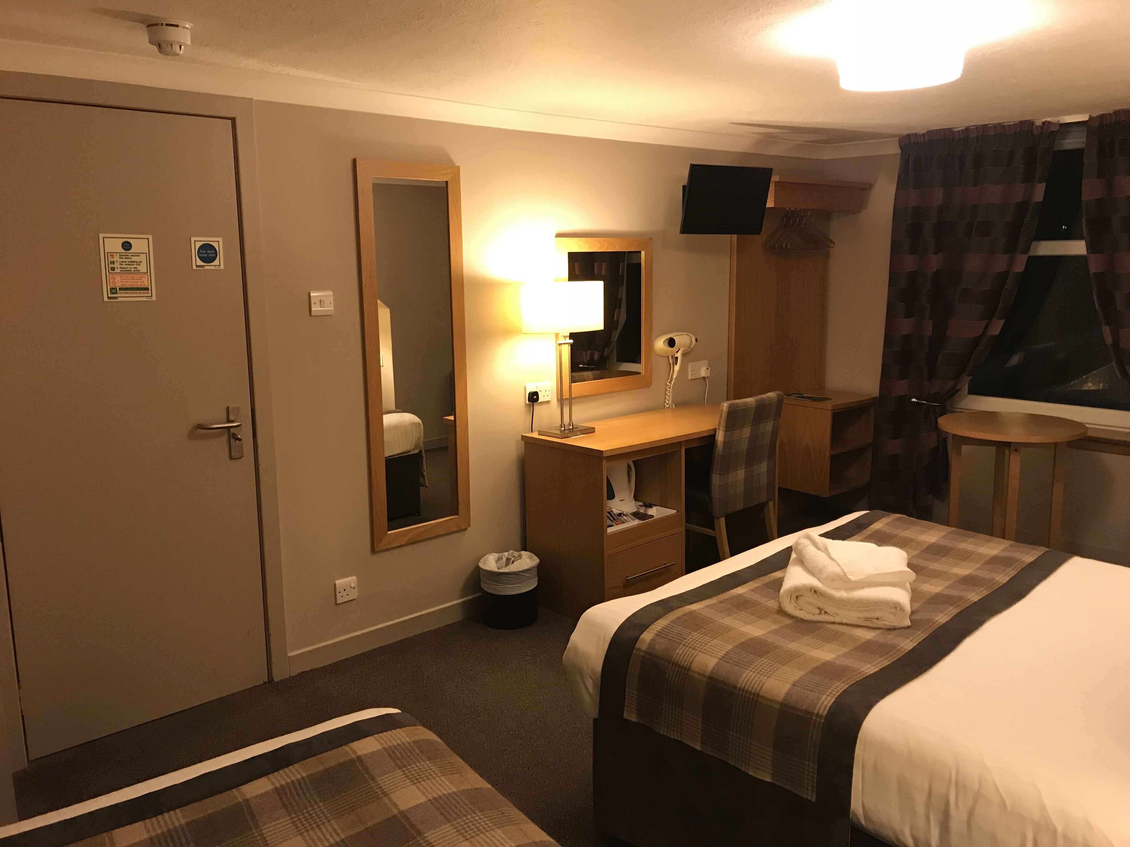 standard suite, ensuite, river view