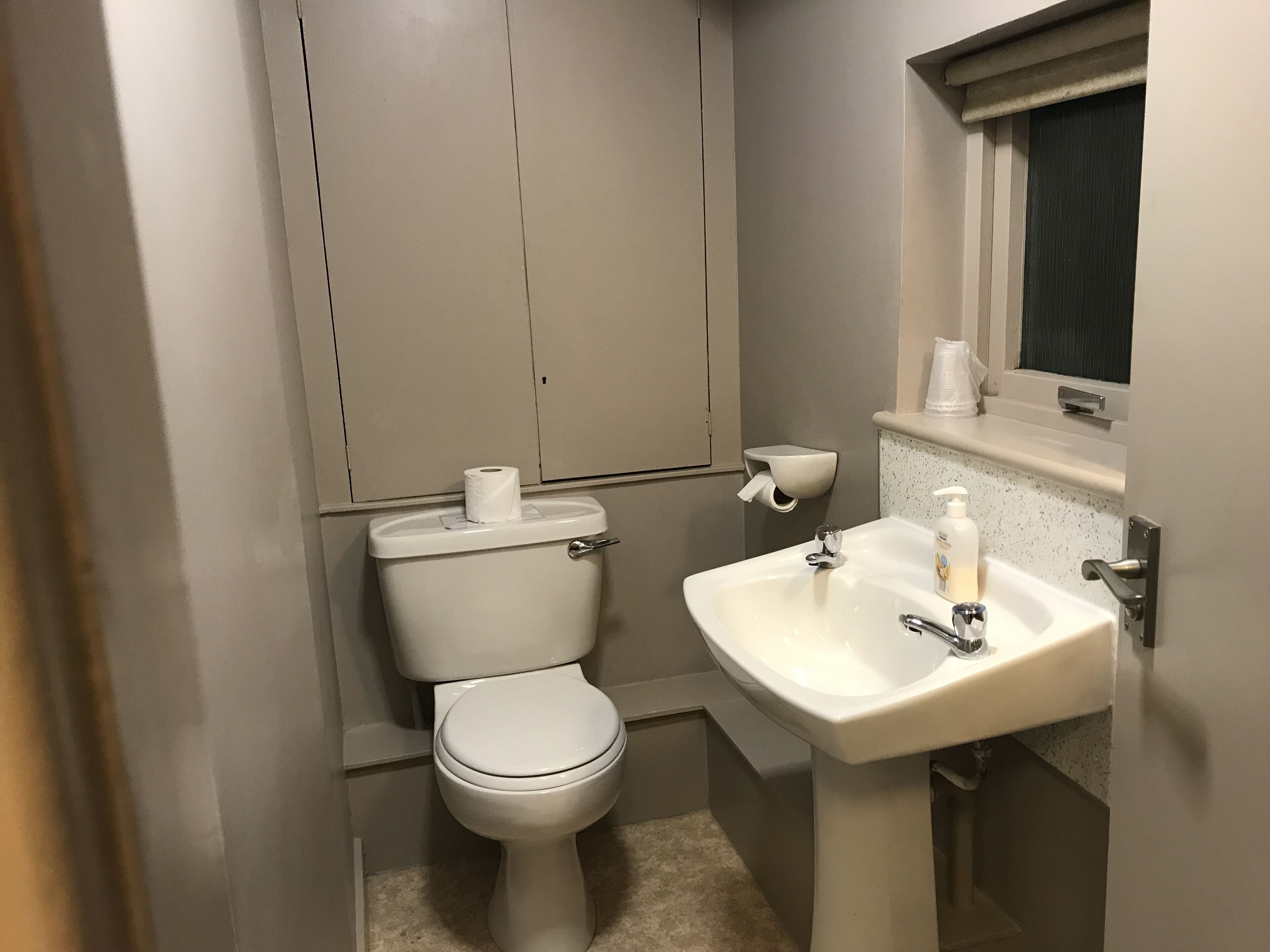 standard suite, ensuite, river view | miscellaneous