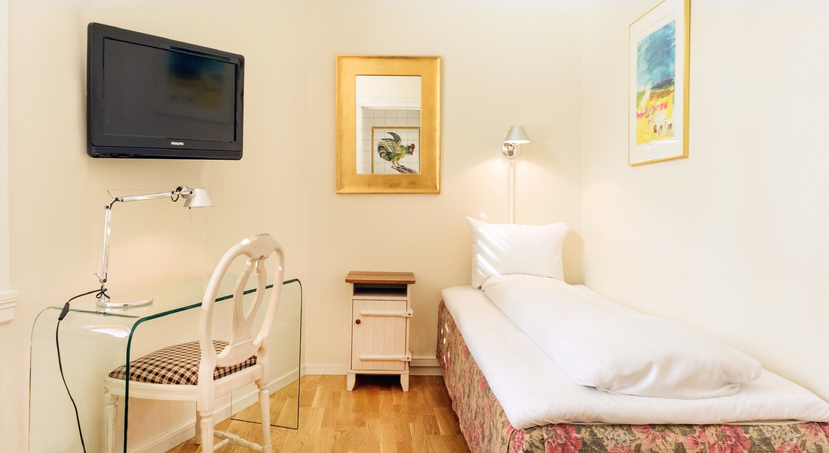 single room | pillow-top beds, desk, iron/ironing board, free wifi