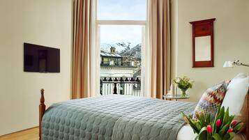 Double Room | Pillowtop beds, desk, iron/ironing board, free WiFi