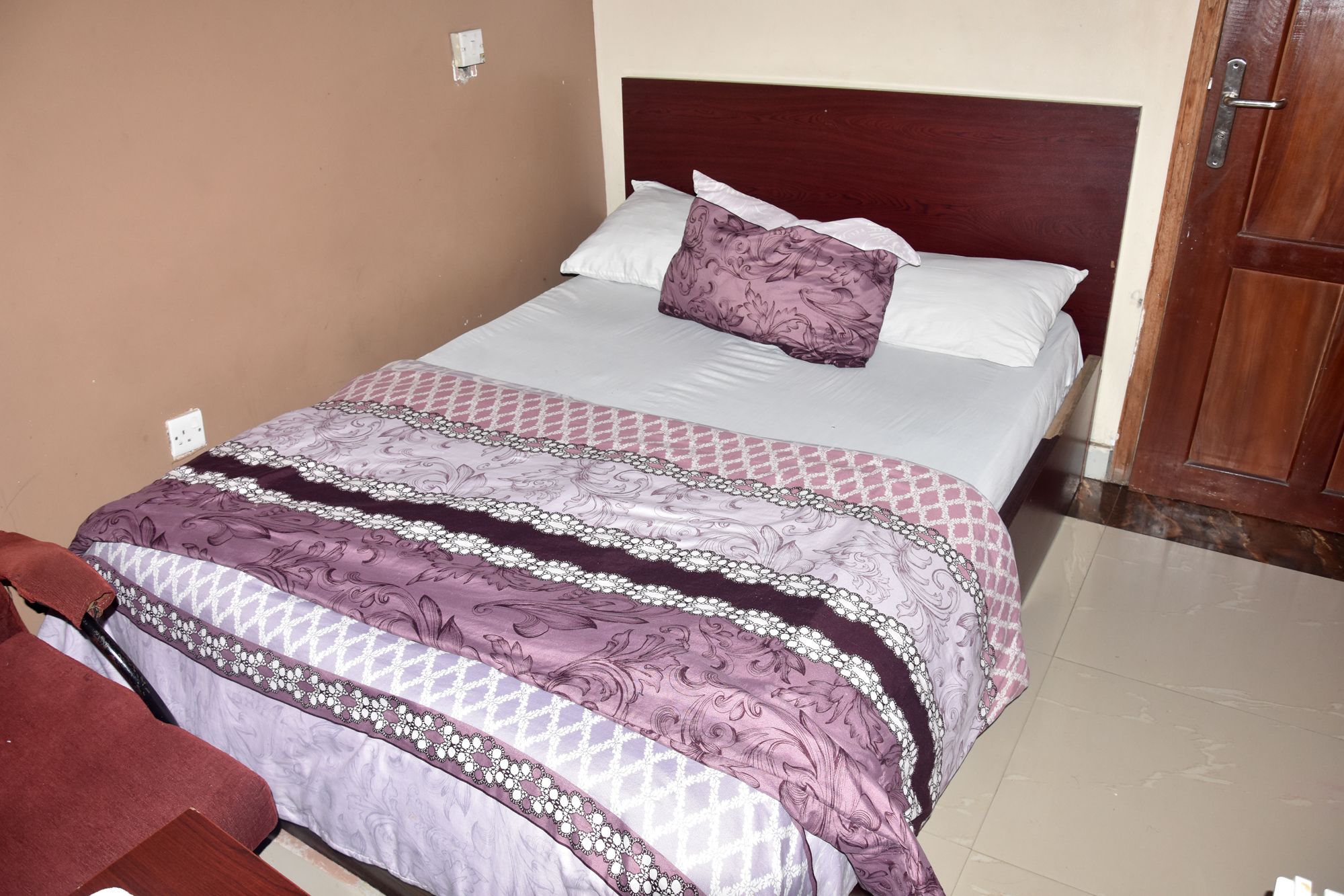 Standardzimmer | Individuell dekoriert, individuell eingerichtet, Schreibtisch