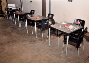 Outdoor banquet area - De Kings Suite Hotel (Lagos)