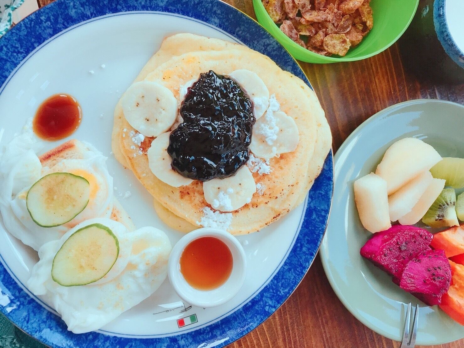 daily full breakfast (twd 200 per person)