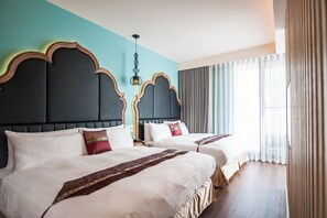 Deluxe-værelse til 4 personer - 2 queensize-senge - havudsigt | Skrivebord, lydisolering, gratis Wi-Fi, sengetøj