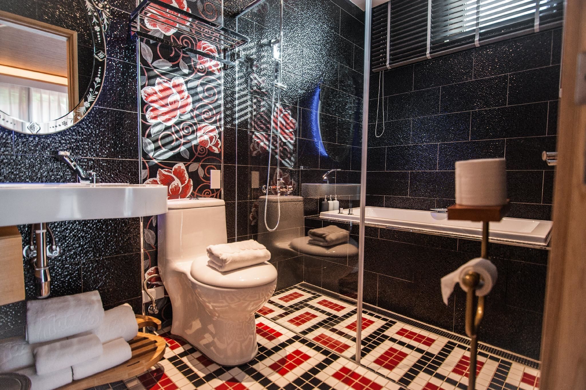 triple - 1 queen 1 single | bathroom | shower, free toiletries, hair dryer, slippers