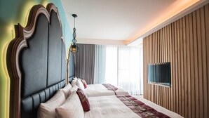 A hotel room with two beds, a large mirror, and a TV on the wall. - Dreamer Boutique Hotel (Hengchun)