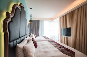 Escritorio, sistema de insonorización, wifi gratis y ropa de cama 