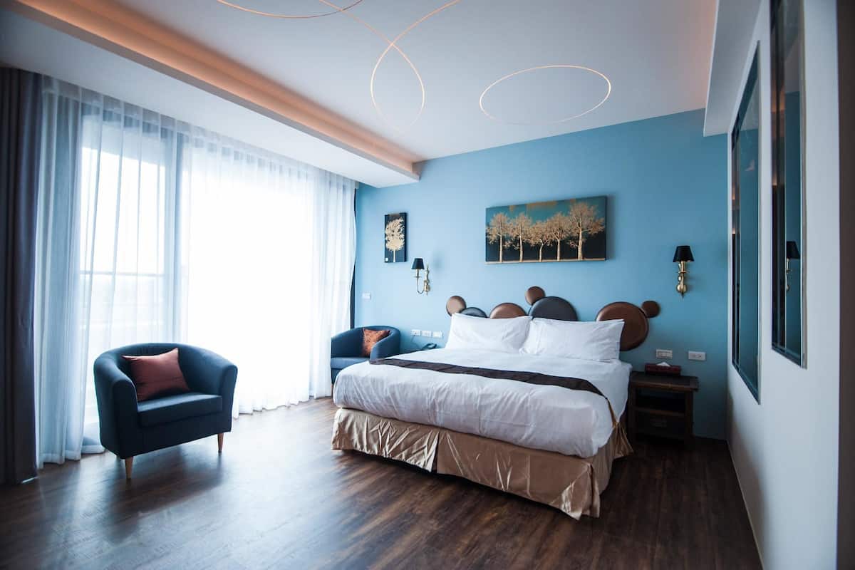 Deluxe-Doppelzimmer, 1 Queen-Bett, eingeschränkter Meerblick