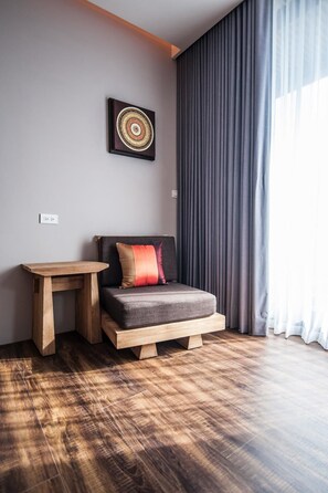 Deluxe Triple Room, Multiple Beds, Partial Ocean View | Desk, soundproofing, free WiFi, bed sheets - Dreamer Boutique Hotel (Hengchun)