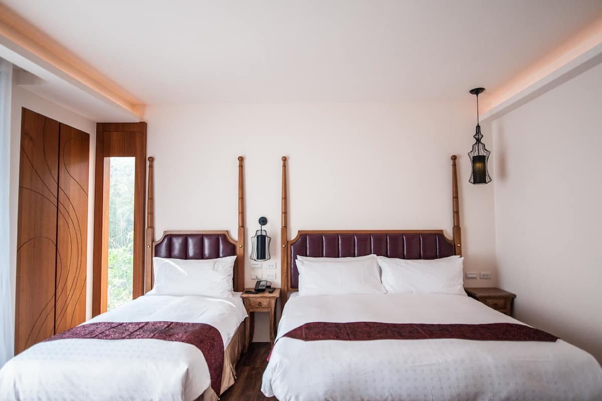 Deluxe-Dreibettzimmer, Mehrere Betten, eingeschränkter Meerblick