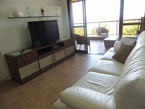 Lindo apartamento 3 quartos Vista Mar | Stue | Fladskærms-tv