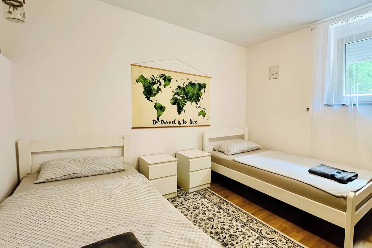 Kamar Twin Standar, 2 Tempat Tidur Twin, kamar mandi umum | Wi-Fi gratis dan seprai linen