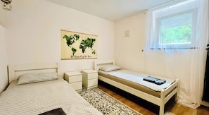 Standard Twin Room, 2 Katil Bujang (Single), Shared Bathroom | Wi-fi percuma, cadar katil 