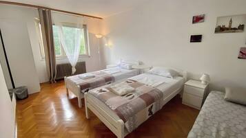 Standard Twin Room, Shared Bathroom | Free WiFi, bed sheets