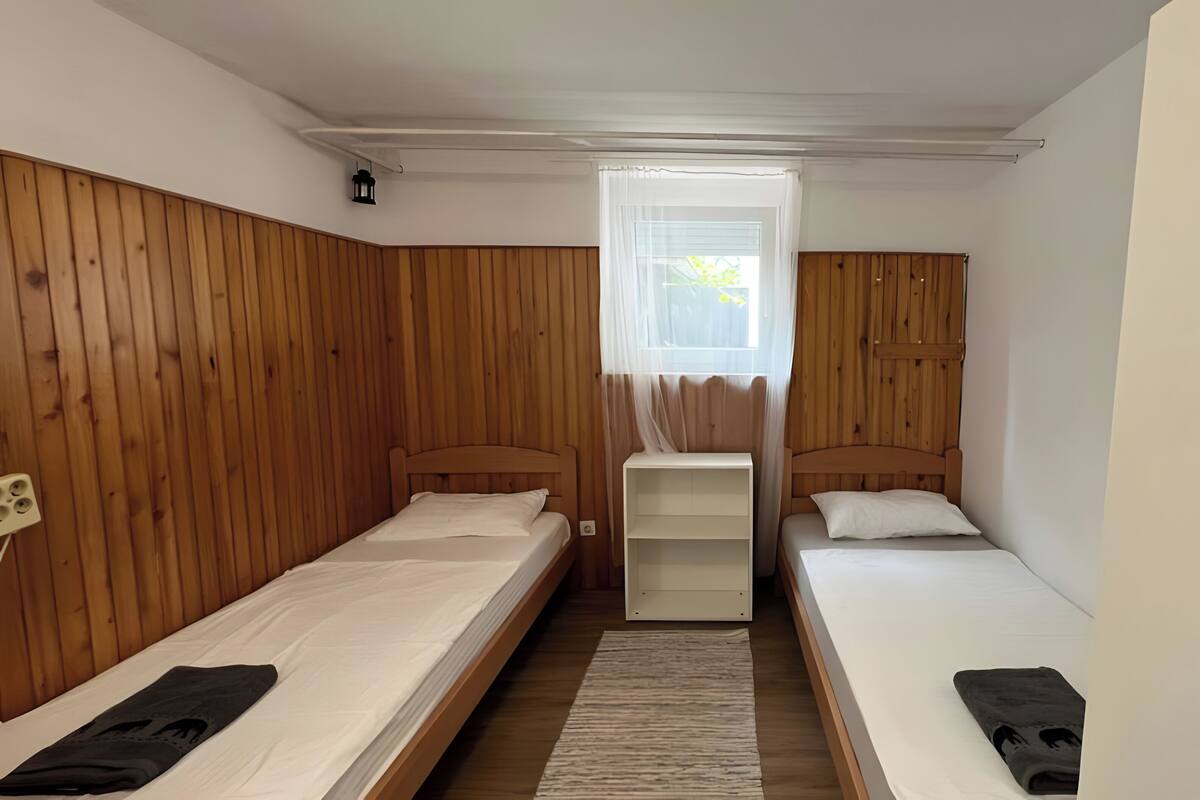 Kamar Triple Standar, 3 Tempat Tidur Twin, kamar mandi umum | Wi-Fi gratis dan seprai linen
