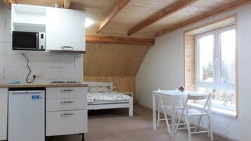 Superior-Apartment, Bergblick | Eigene Kochnische