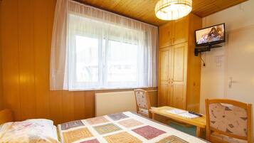 Doppelzimmer, eigenes Bad | Zimmersafe, schallisolierte Zimmer, Bügeleisen/Bügelbrett