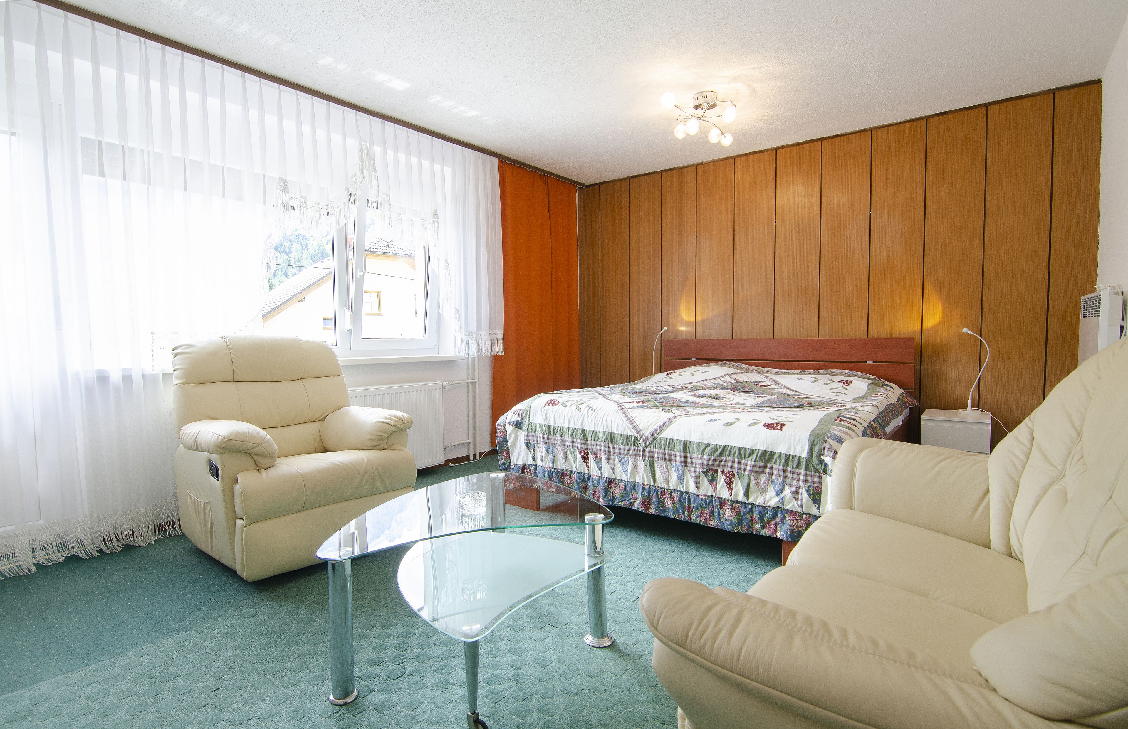 Standard Room, Private Bathroom (King) | In-room safe, soundproofing, iron/ironing board, free WiFi