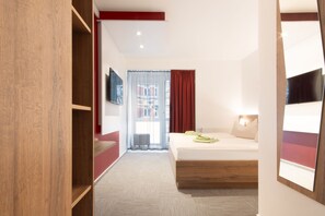 防敏寢具、手提電腦工作空間、遮光窗簾/窗簾、免費 Wi-Fi